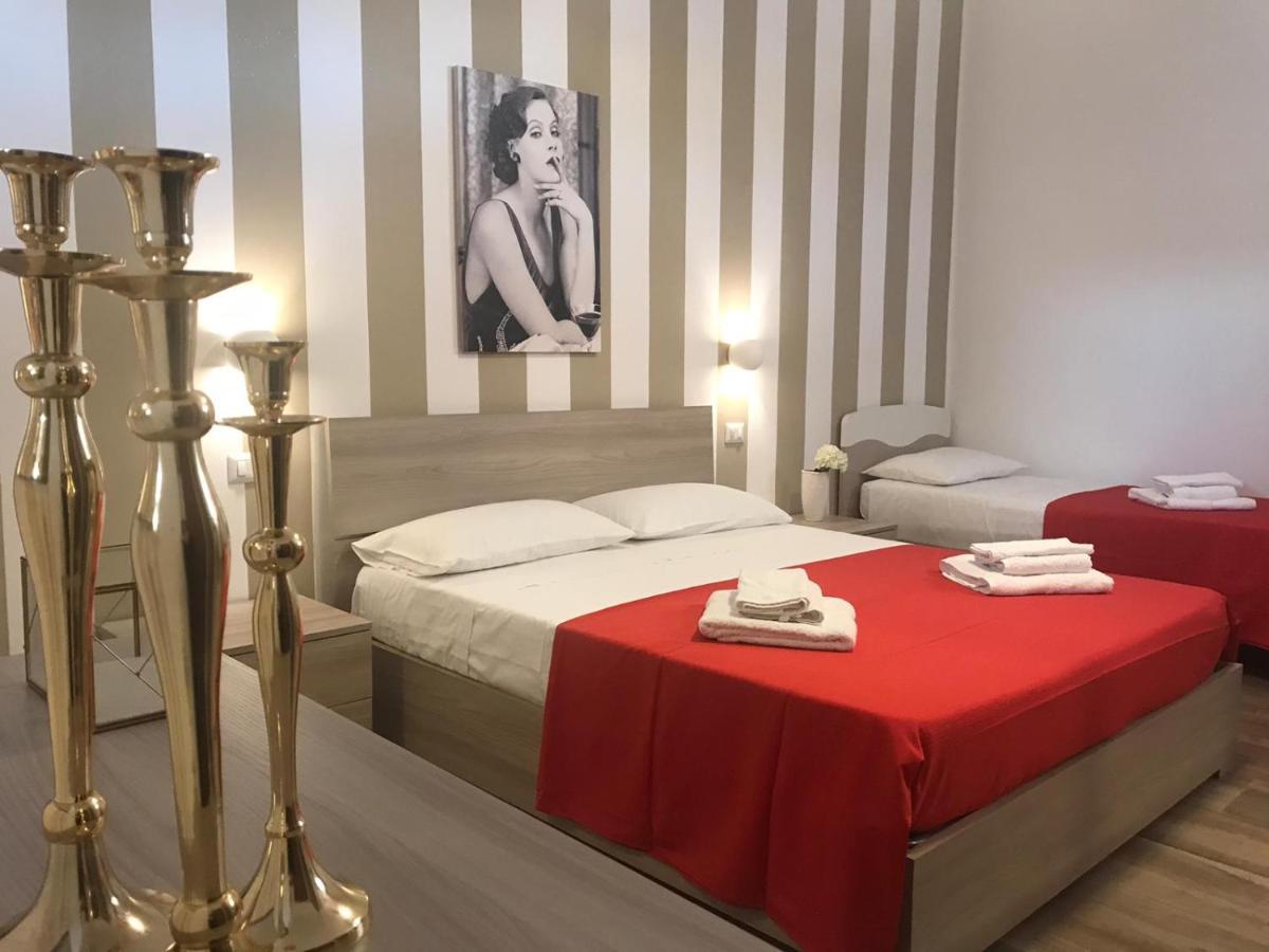 B&B Hollywood - Parcheggio Privato Porto Cesareo Eksteriør billede